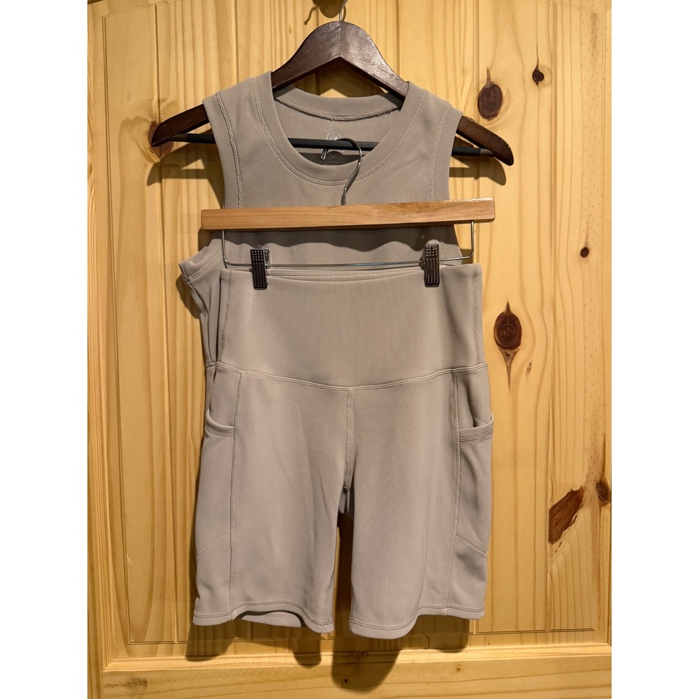 Move Theology Womens Ribbed Activewear Set Tan Crop Tank Biker Shorts Size M